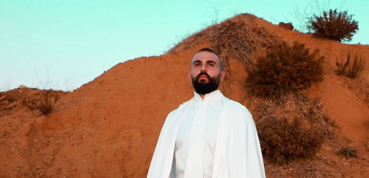 كريستيان عبد الله يطلق مجموعته لربيع وصيف ٢٠٢٤ بعنوان " Les mains d'un artiste"