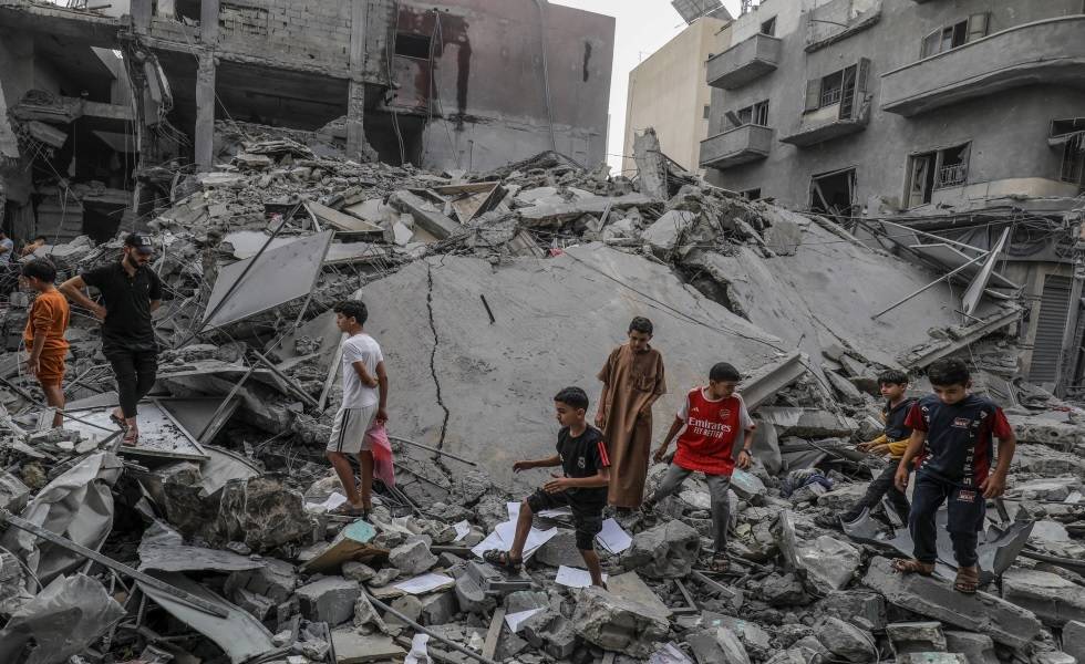 شهداء غزة تخطوا ال21 الفا