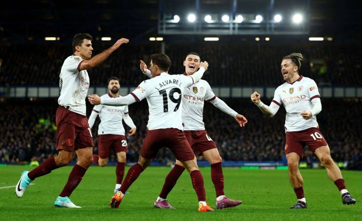 بطل العالم يستعيد تألقه في الدوري الانكليزي