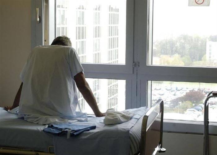 الدولة تبيع الأوهام... مرضى السرطان إلى الشارع