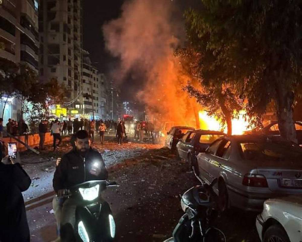 حزب الله: هذه الجريمة لن تمرّ أبداً من ‏دون ردّ وعقاب... ومقاومتنا على ‏عهدها ويدها على الزناد
"تل أبيب" تترقب الردّ "المماثل": حزب الله سيُطلق صواريخ بعيدة المدى على أهداف في "إسرائيل"