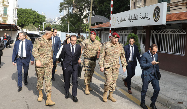 قائد الجيش التقى رئيس
الجيوش الفرنسيّة وشرف الدين