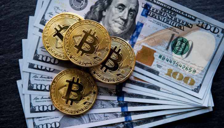 الدولار يستهل 2024 بارتفاع والبتكوين تتجاوز 45 ألف دولار