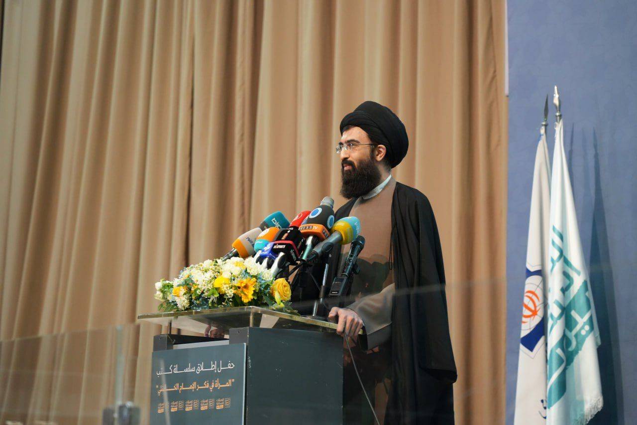 المستشاريّة الإيرانيّة أطلقت كتباً حول "المرأة
في فكر الخامنئي" في مجمّع سيّد الشهداء