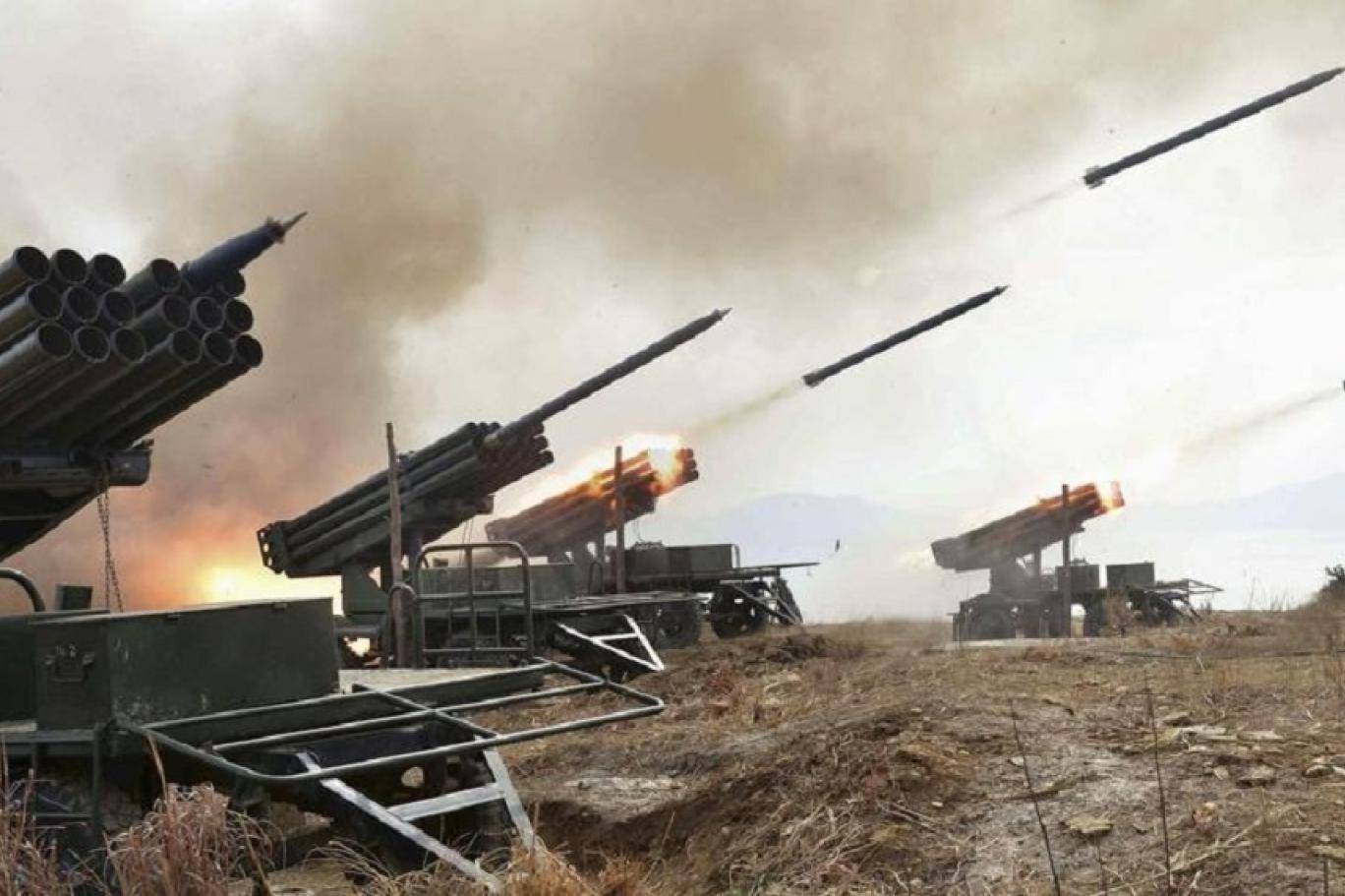 تصاعد التوتر... كوريا الشمالية تطلق 200 قذيفة مدفعية وسيول تأمر سكان جزيرتين بإخلائهما