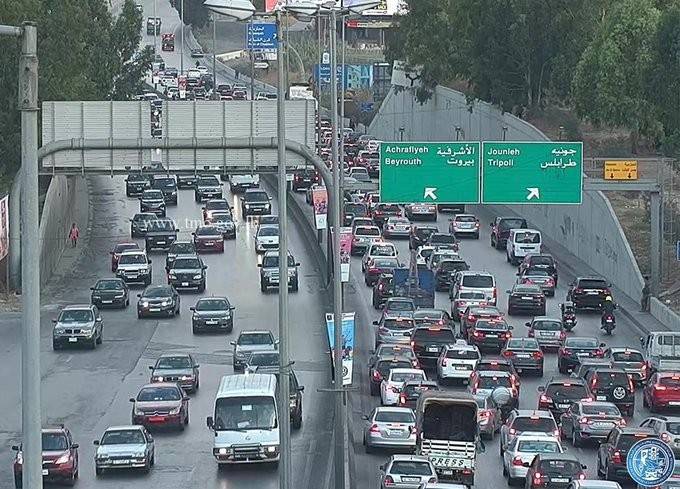 الشتوة الصباحية... ازدحام مروري وباصات مدارس تأخرت عن موعدها
