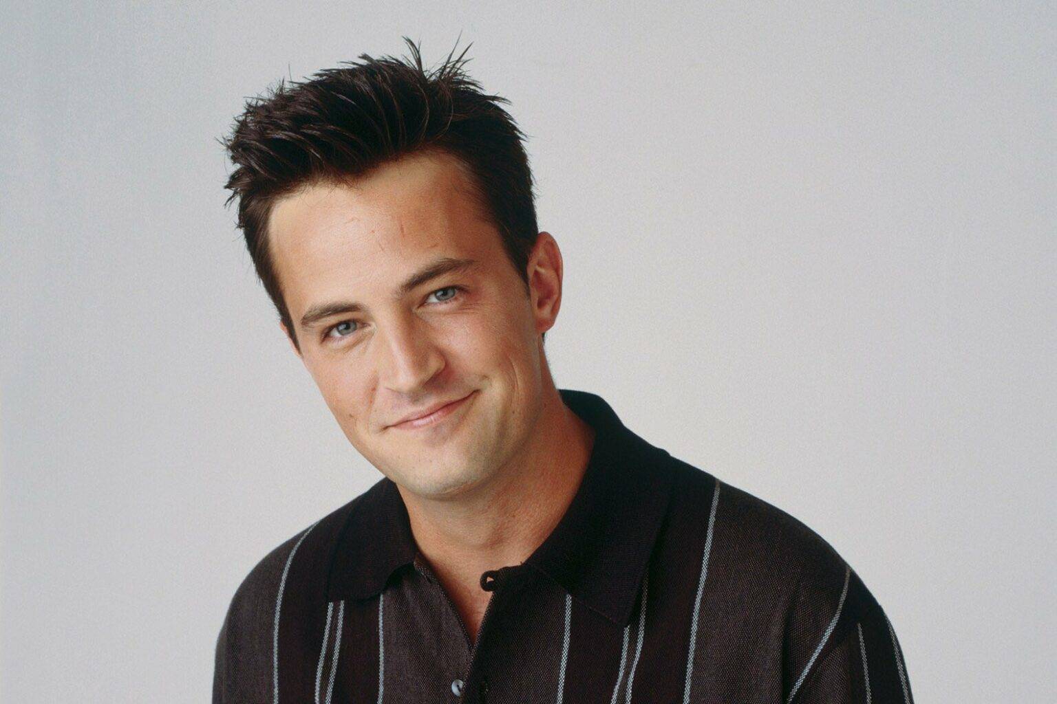 الكشف عن السبب الصادم لوفاة ماثيو بيري نجم مسلسل Friends والشرطة تغلق القضية
