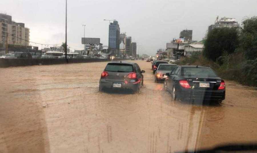 قوى الأمن تُحذّر المواطنين من السيول وتجمعات المياه جراء الأمطار الغزيرة