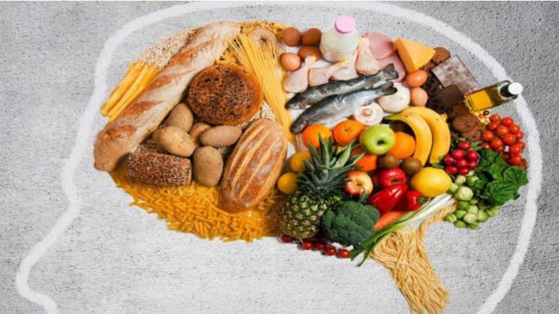 أفضل الأطعمة للدماغ: تعزيز قوة عقلكَ من خلال النظام الغذائي