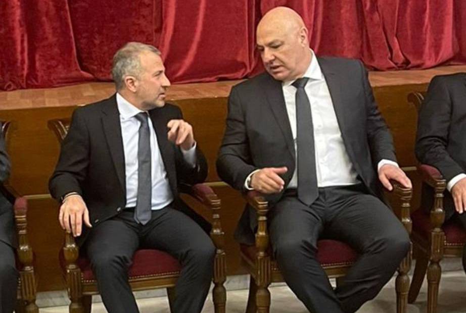 تضامن واسع مع قائد الجيش بوفاة والدته بعد طيّ صفحة التمديد العسكري
الرئيس عون وباسيل "يُرطبان" العلاقة الشخصيّة لا السياسيّة مع العماد عون