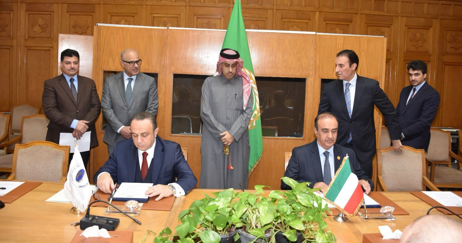 اتحاد المصارف العربية ومعهد الكويت للدراسات

يوقعان مذكرة تفاهم لتبادل الخبرات