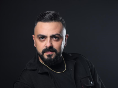 جوليان عيسى يكشف عن آخر صيحات الموضة في تسريحات الشعر..وهذا ما قاله عن الكيراتين!