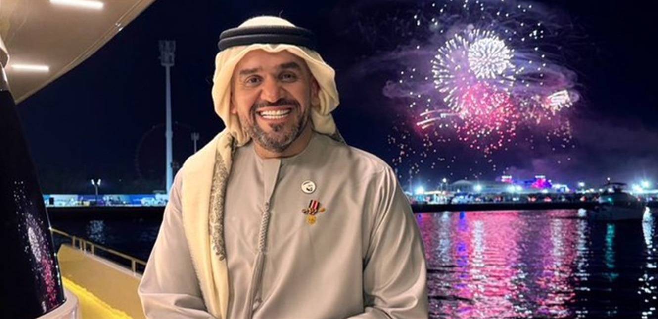 ظهر دون خاتم الزواج.. هل انفصل حسين الجسمي عن زوجته الشابة؟