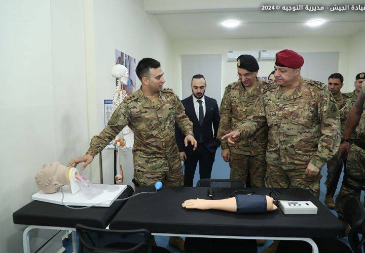 زار عون لشكره... وافتتح مركزاً للتدريب الطبّي
قائد الجيش: سنواصل العمل بأقصى طاقتنا
لنرفع من شأن الطبابة العسكريّة