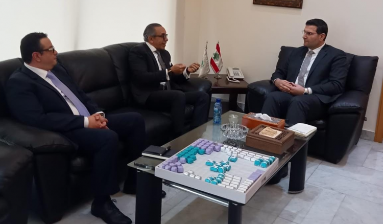 لقاء بين الحاج حسن وسفير مصر
بحث في حركة الاستيراد بين البلدين