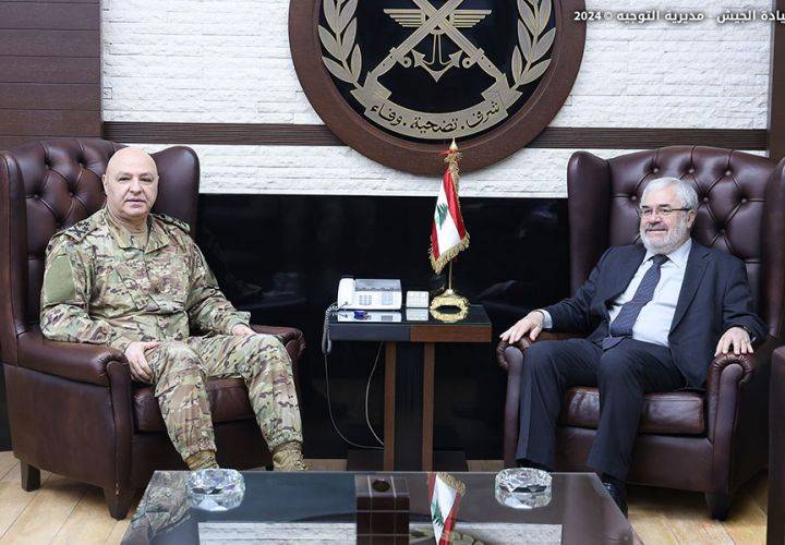 قائد الجيش التقى سفير مصر
ومدير جهاز المخابرات القبرصي