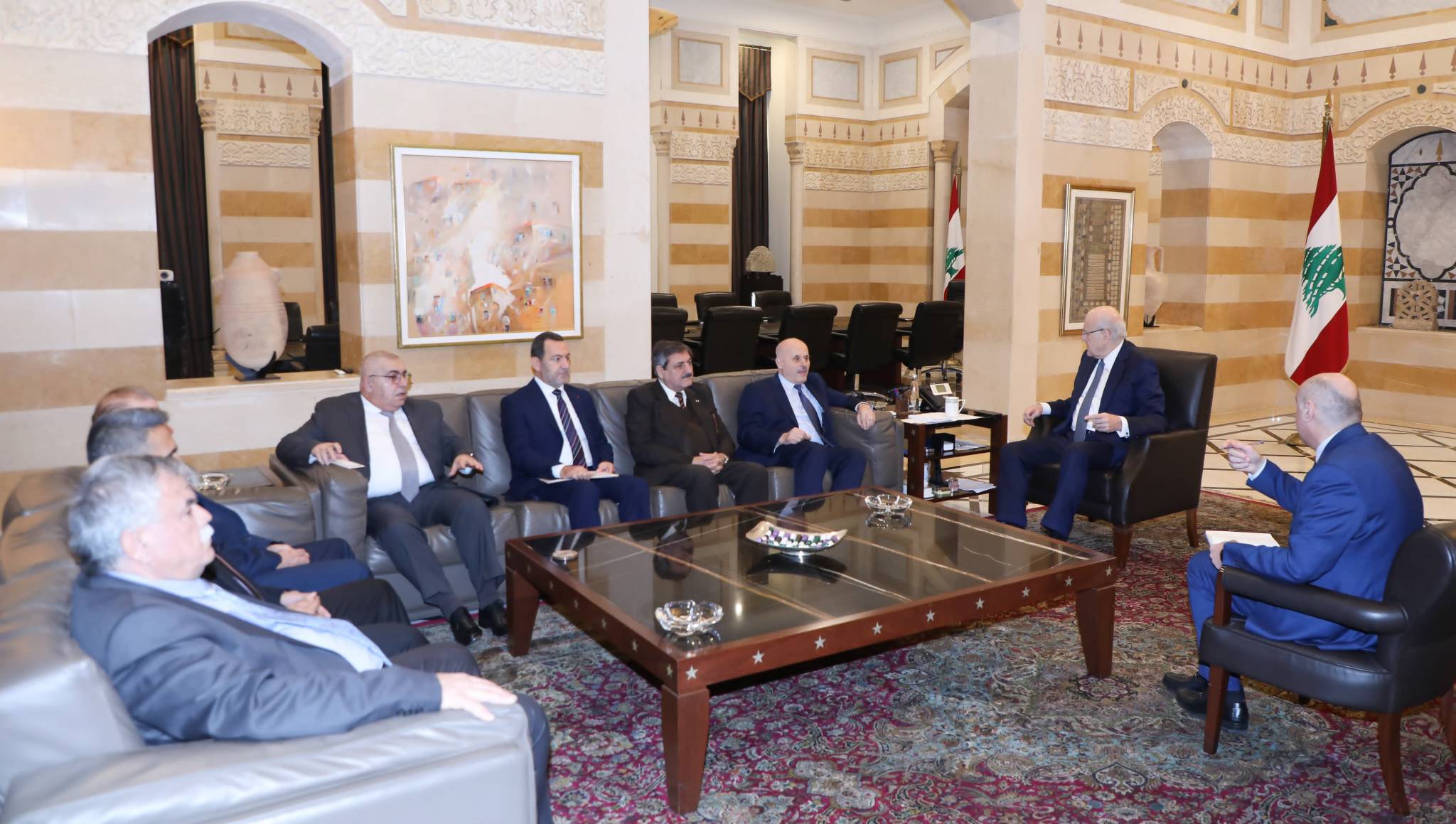 اتصل بنظيره الكويتي مهنئاً
ميقاتي استقبل وفد
"رابطة قدامى القوى المسلّحة"