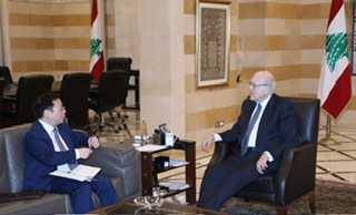 التقى سفيريّ كندا والصين و "الإعتدال الوطني"
ميقاتي استغرب الحملات المتجدّدة عليه:
لتقديم حلول بدل الإكتفاء بالرهان على مُتغيّرات