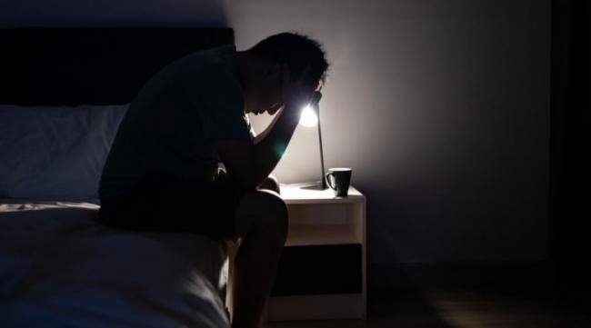 أطعمة تمنع النوم ليلاً... تجنبّها قبل النوم لساعات قليلة!