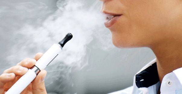 دراسة تكشف عن عواقب خطيرة للتدخين الإلكتروني أثناء الحمل