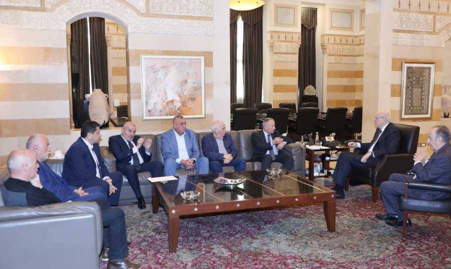 التقى كلاس والبيسري وروكز وبدران
ميقاتي أكد دعمه لمنتخب لبنان لكرة القدم