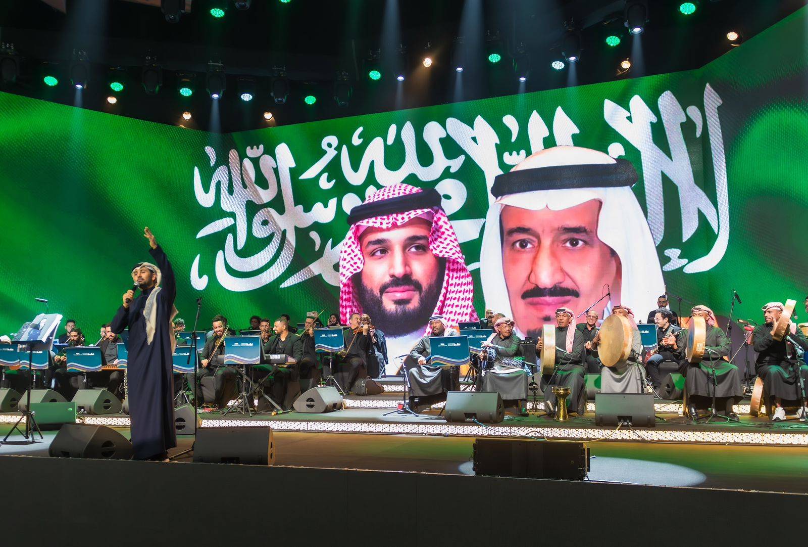 فؤاد عبد الواحد وجمهور أبها يشعلان أجواء مسرح جامعة الملك خالد