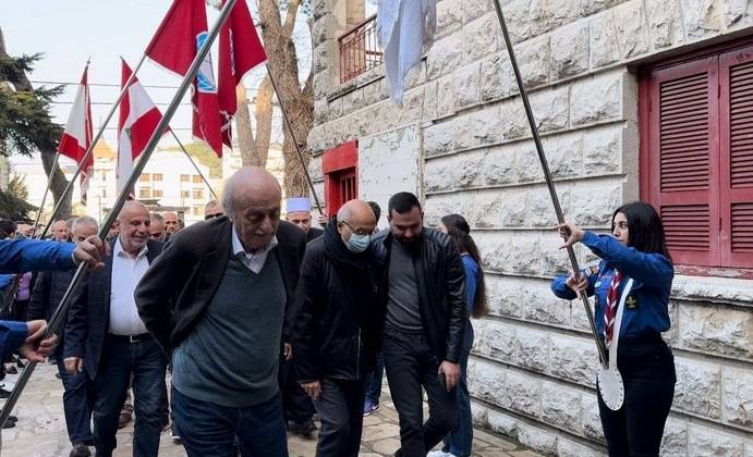 جنبلاط: الحرب قد تطول... ونحاول تجنّب توسّعها
ونتمنّى تعيين رئيس للأركان في المدى القريب