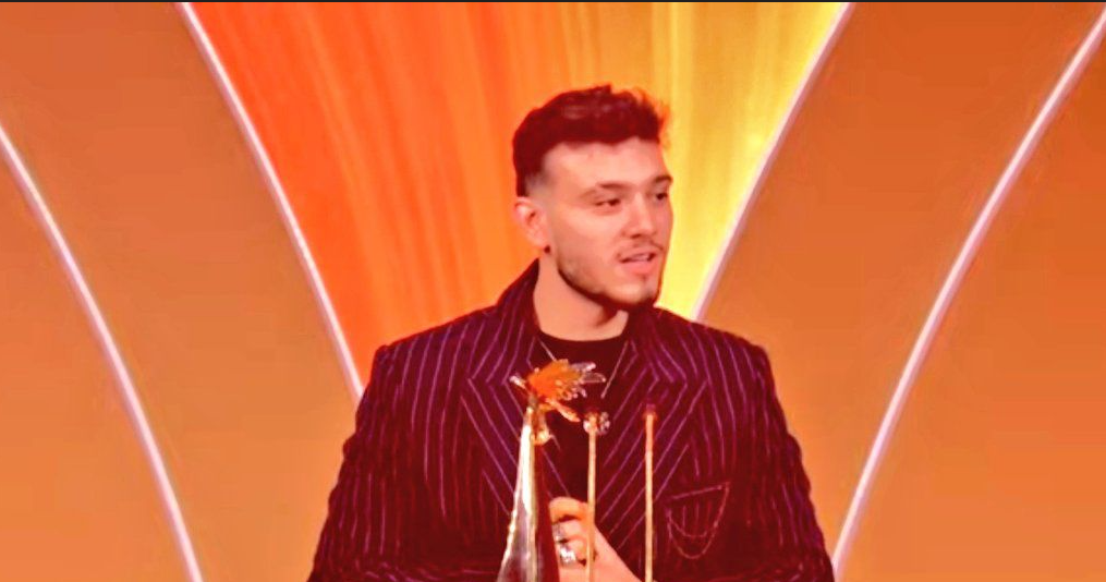 الشامي يتصدر في joy awards ويرفع راية ابناء جيله