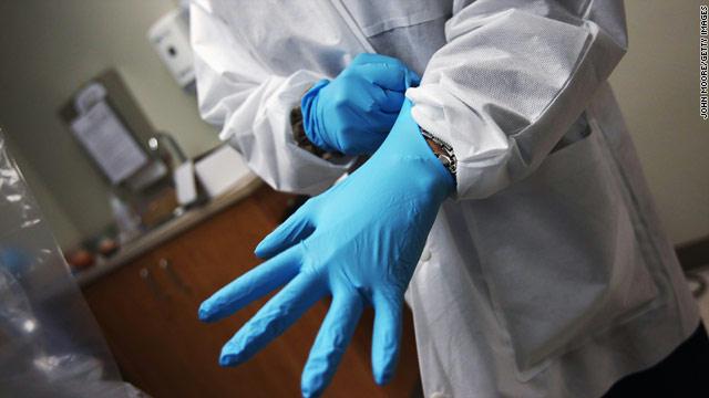 جديد الطب.. زراعة وجه فتاة على صدرها