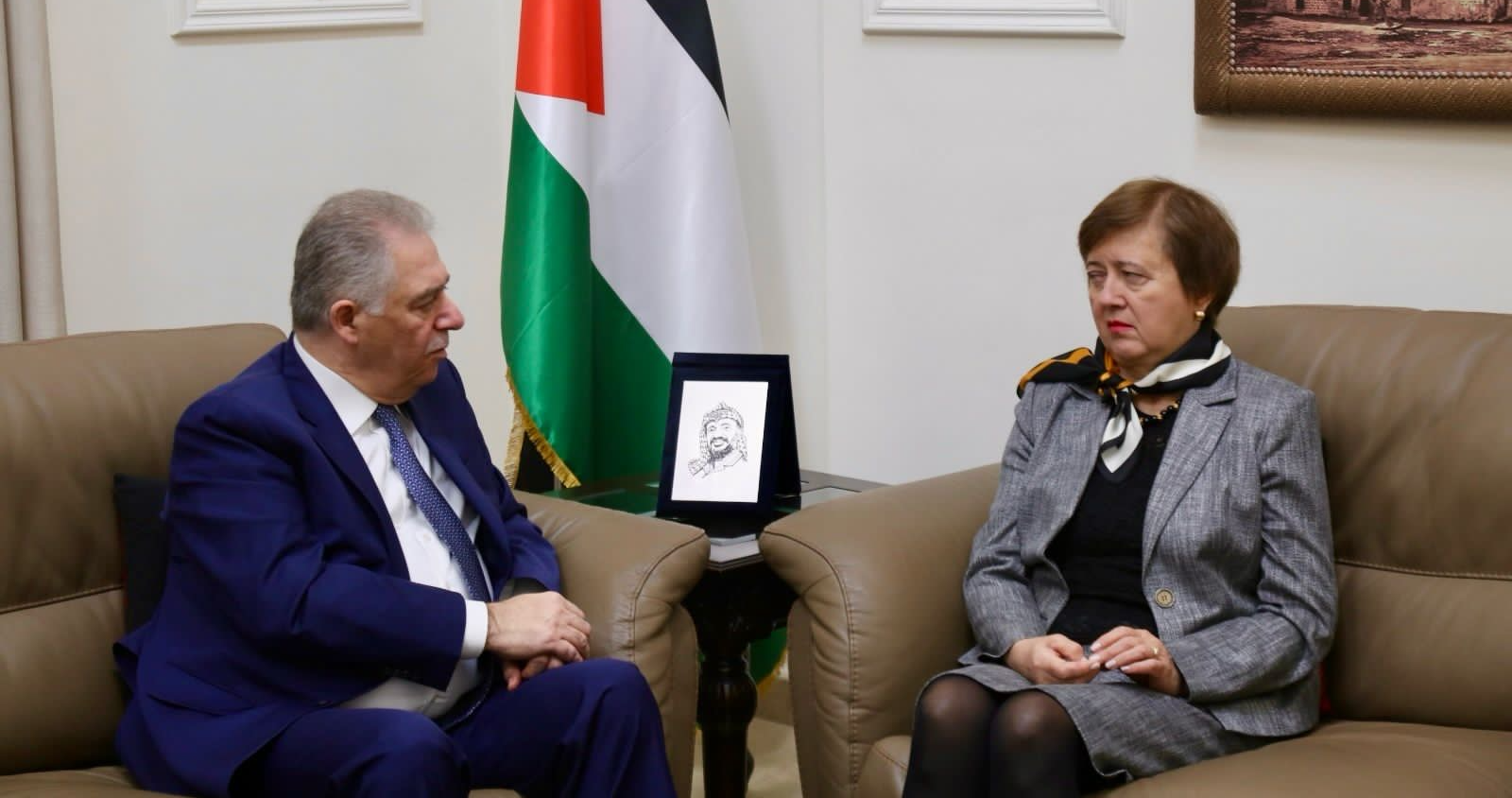 دبور: لوقف إطلاق النار في غزة
فرونتسكا: أهميّة تثبيت الأمن وحماية لبنان