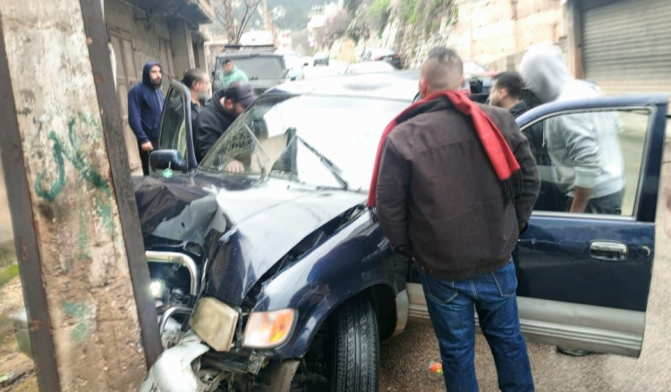 جريح في حادث سير بعد اصطدام 3 سيارات في الضنية