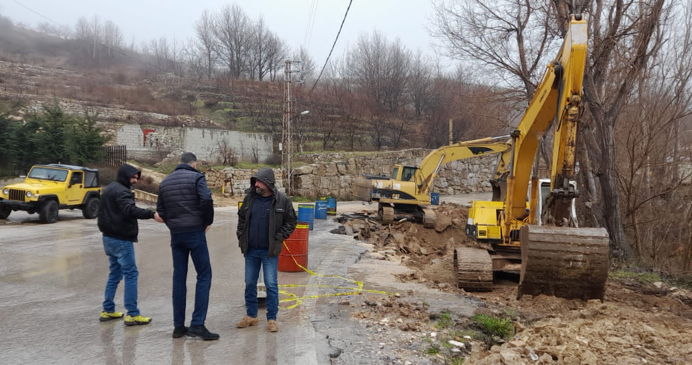 البدء بصيانة الطريق الدولية بين زحلة وترشيش