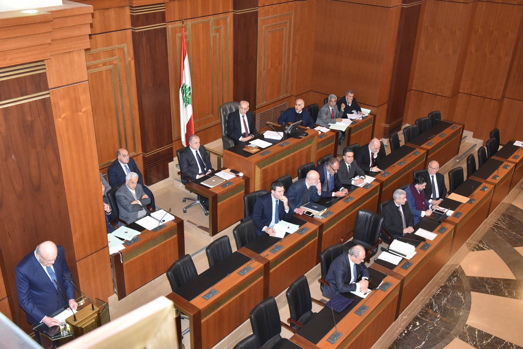 مجلس النواب يقر موازنة تصريف الاعمال بالتكافل والتضامن.. ورسوم جديدة
الانجاز الايجابي: ضريبة 7% على المستفيدين من سياسة الدعم ومنصة صيرفة
الرواتب في عهدة الحكومة على طريق الحوافز والمساعدة الاجتماعية بالقطارة
ميقاتي لمعارضيه: من يهوى السلبية فليتفرج ويتركنا نعمل... انتخبوا الرئيس وحلّوا عنّا