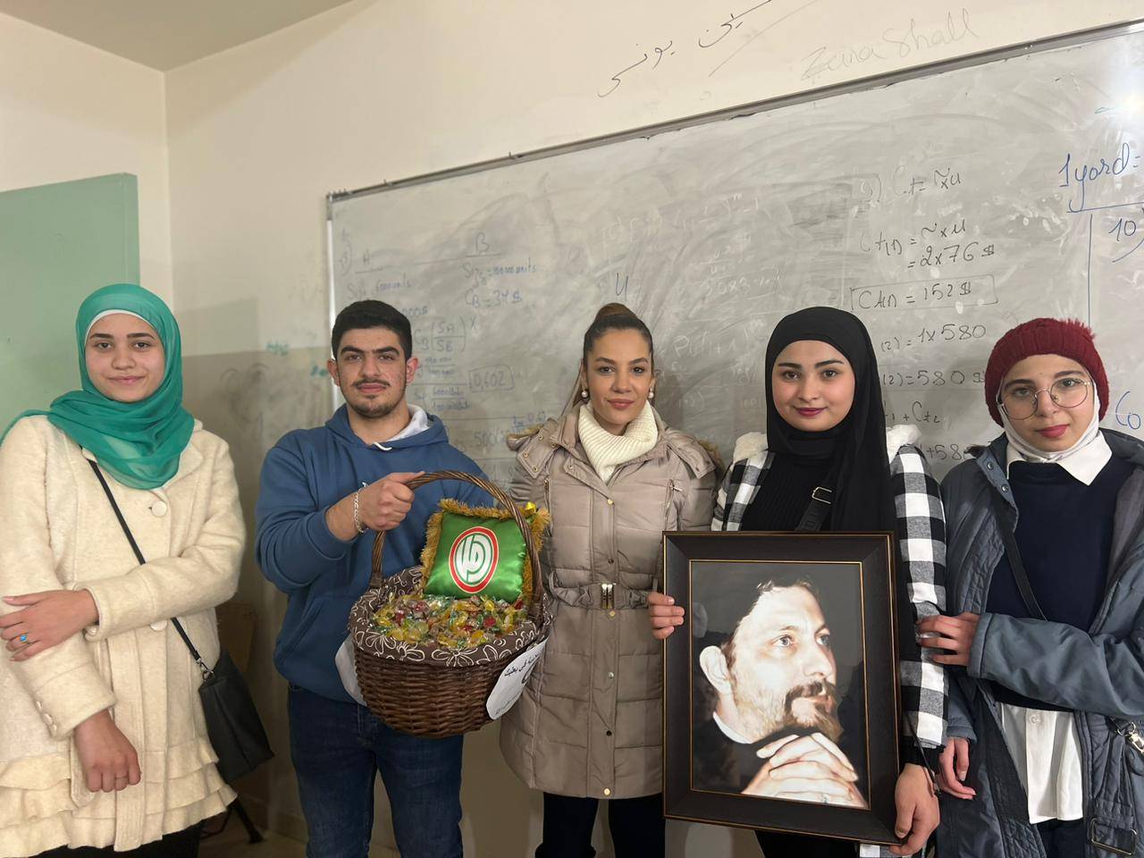 توزيع الحلوى في الجامعة الإسلامية في لبنان فرع بعلبك بمناسبة ولادة أمير المؤمنين علي بن أبي طالب