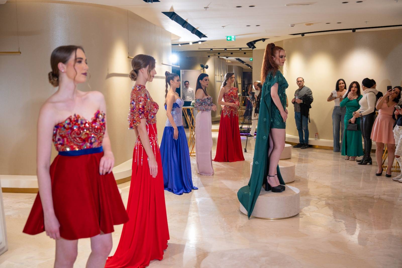 الاسم الرائد في عالم الأزياء  "Designers And Us" يتعاون مع المصمم التونسي هادي سعد