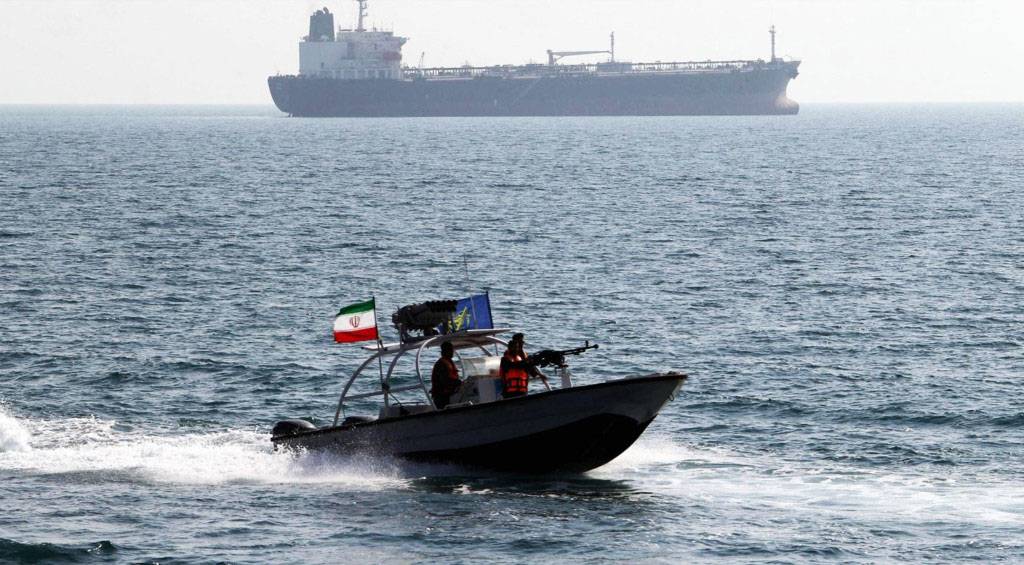 إيران تحتجز سفينة في الخليج بداعي «تهريب الوقود»