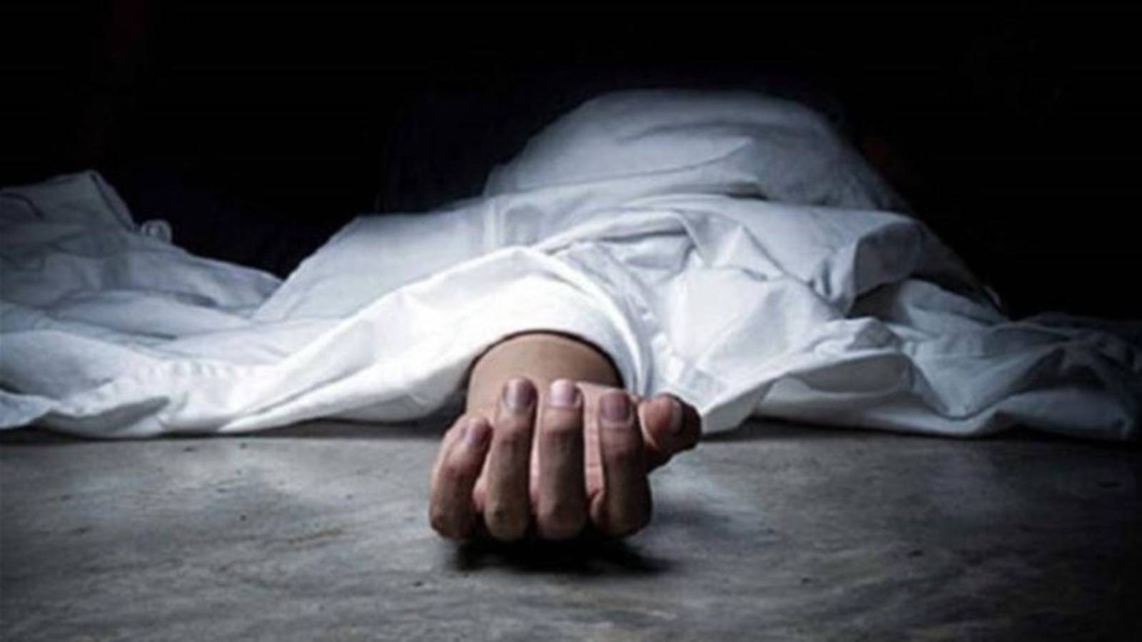 في الكفاءات... جثة على درج بناية وهذا ما عثر إلى جانبها