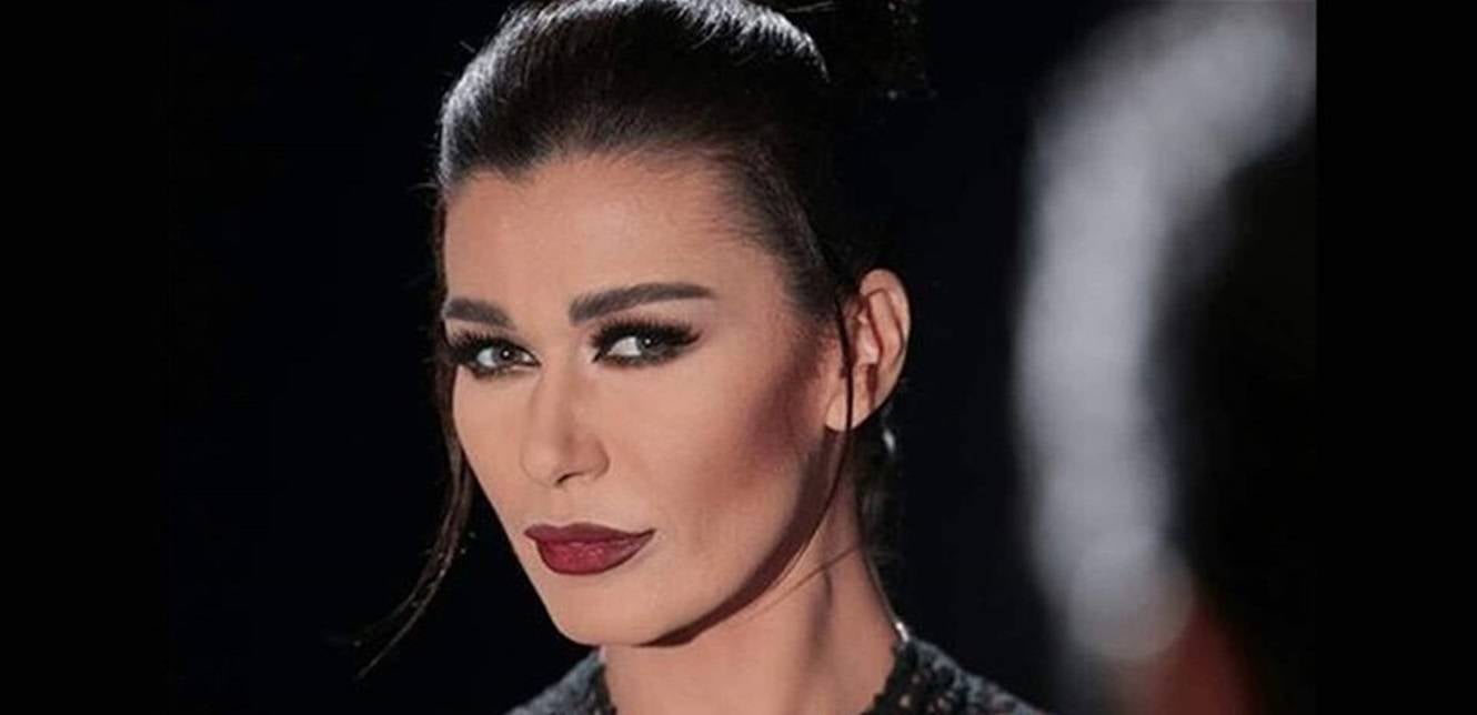 مرّة جديدة نادين الراسي تتحدّث عن قيامها بإرضاع شقيقها: "هيدي نعمة وطبيعيّة"