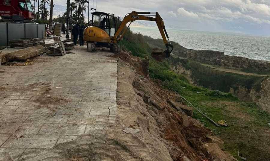 بعد انهياره جرّاء الأمطار الغزيرة... بلدية بيروت تعيد بناء الحائط المواجه لصخرة الروشة