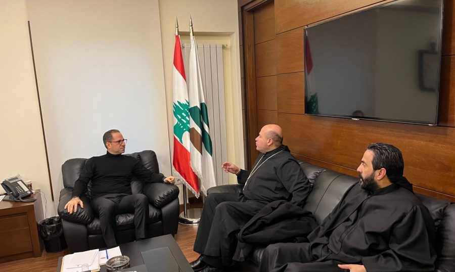 الأباتي محفوظ بحث مع جعجع
والجميّل قضايا وطنيّة وتربويّة
