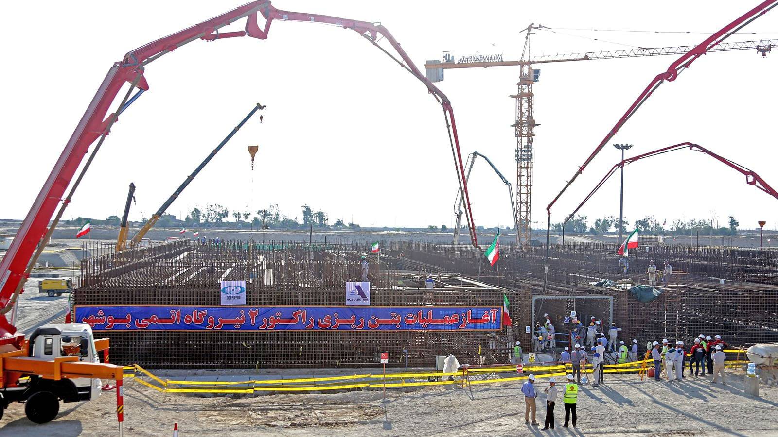 إيران تعلن بدء بناء محطات للطاقة النوويّة
