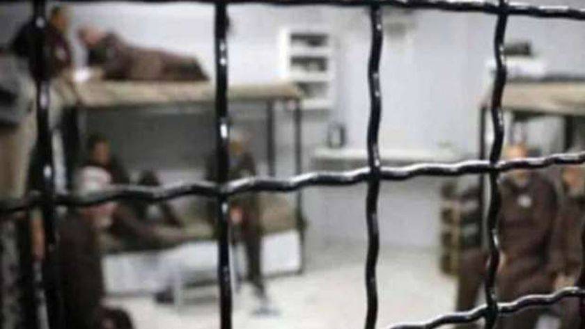سلطات الإحتلال تفرج عن 114 معتقلا بينهم 4 أسيرات