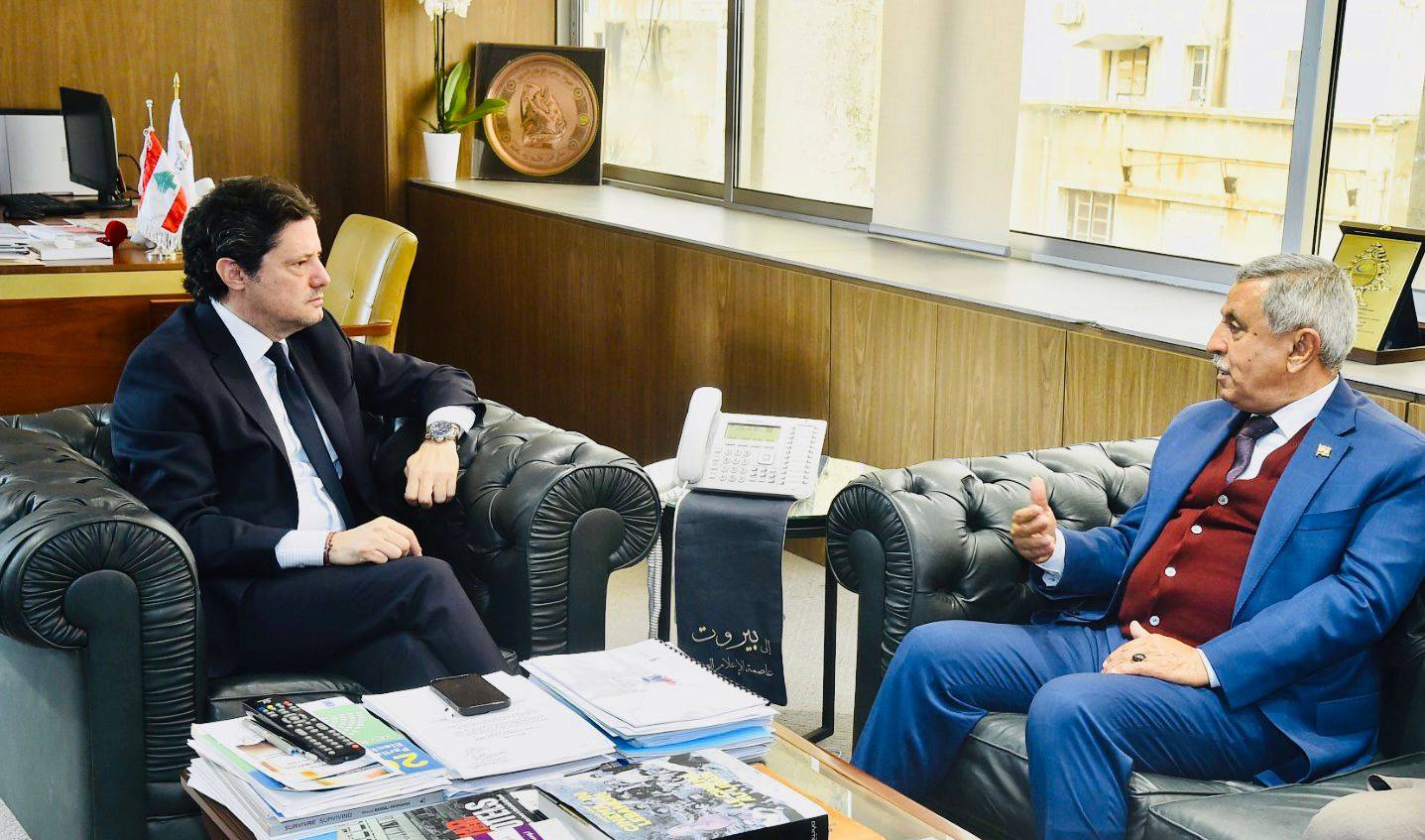 عرض مع سفير اليمن التطوّرات الإقليميّة
مكاري اطلع من وفد "تجمّع مُتقاعدي
الإعلام" على الظلم اللاحق بموظفيها