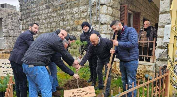 وزير البيئة يرعى حملة

تشجير صنوبر في بزبدين