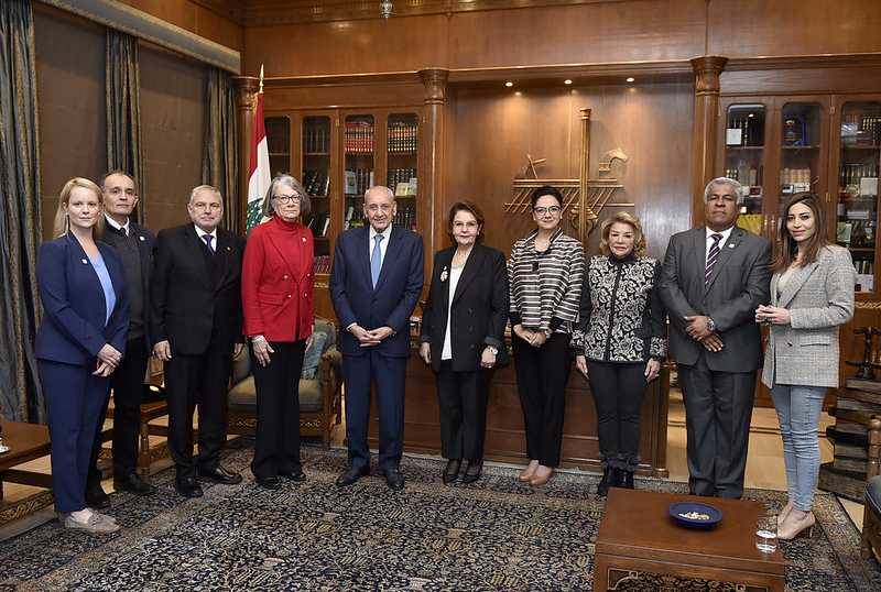 التقى الإتحاد الدولي للصليب والهلال الأحمر
بري وقع مشروع قانون الموازنة
وعرض التطوّرات مع سفير بنغلادش