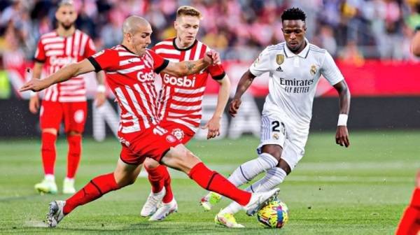 ريال مدريد يواجه جيرونا في صراع على صدارة الليغا