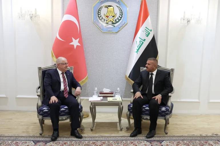 وزير الدفاع التركي في بغداد لبحث قضايا الأمن والدفاع