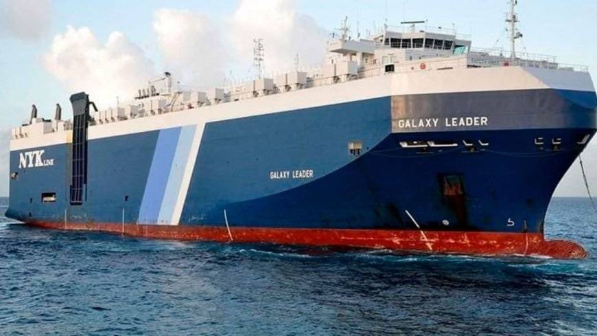الحوثيون يستهدفون سفينتين في البحر الأحمر