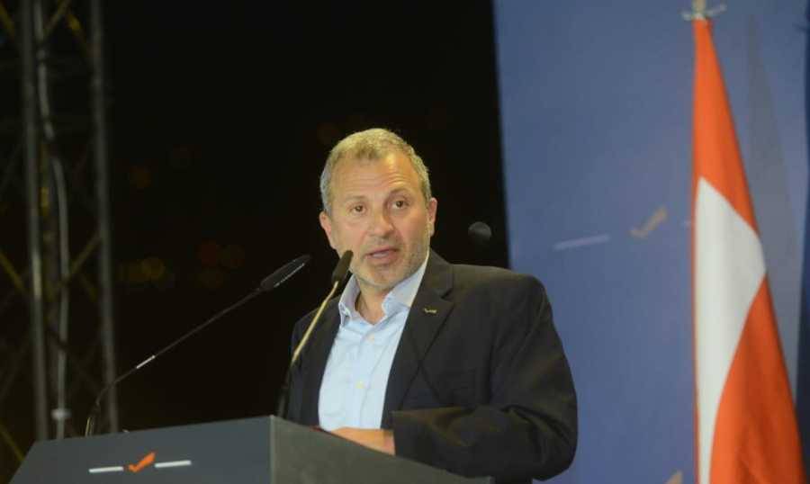 باسيل: تعيين حكومة مستقيلة موظف فئة أولى
من دون الوزير المعني جرم جنائي ونحر لدستور الطائف