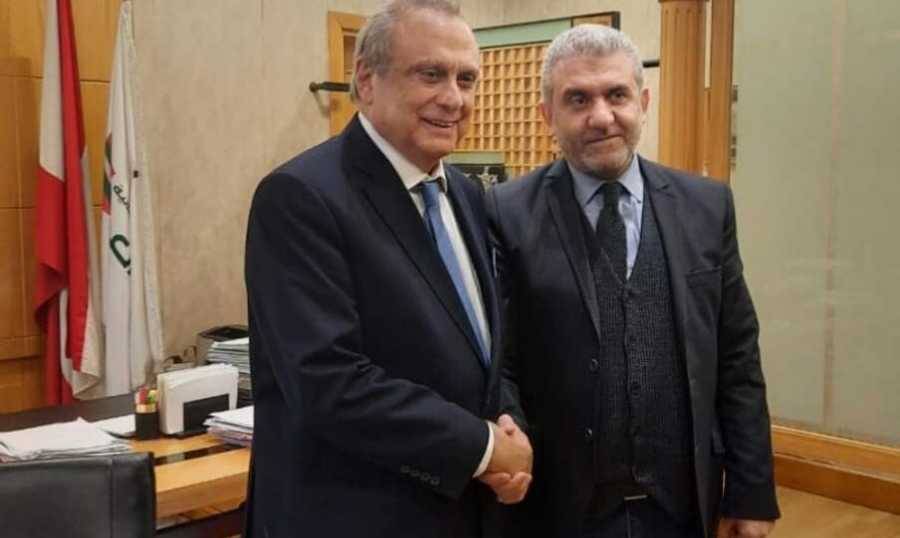 حبيب يعرض مع بيرم تطوير

"شهادات إيداع العمال الأجانب"